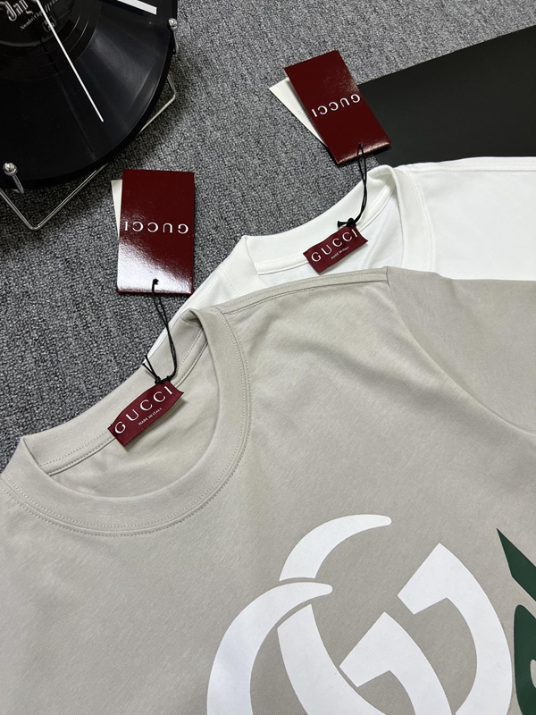 ブランドTシャツ側面デザイン